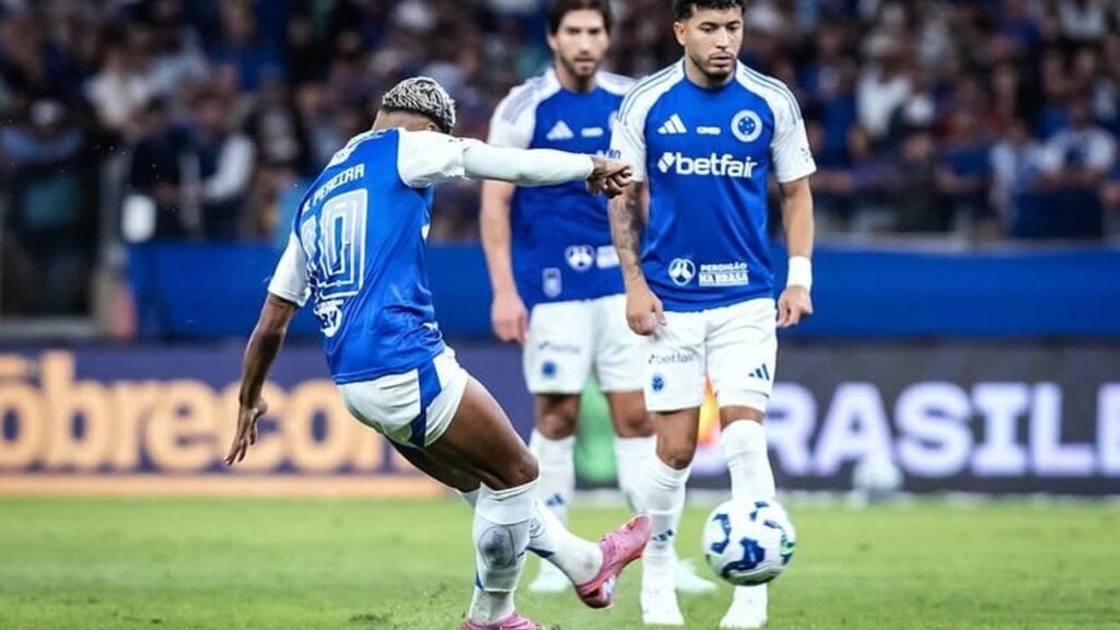 Matheus Pereira marcou o gol da vitória do Cruzeiro sobre o São Paulo numa cobrança de falta