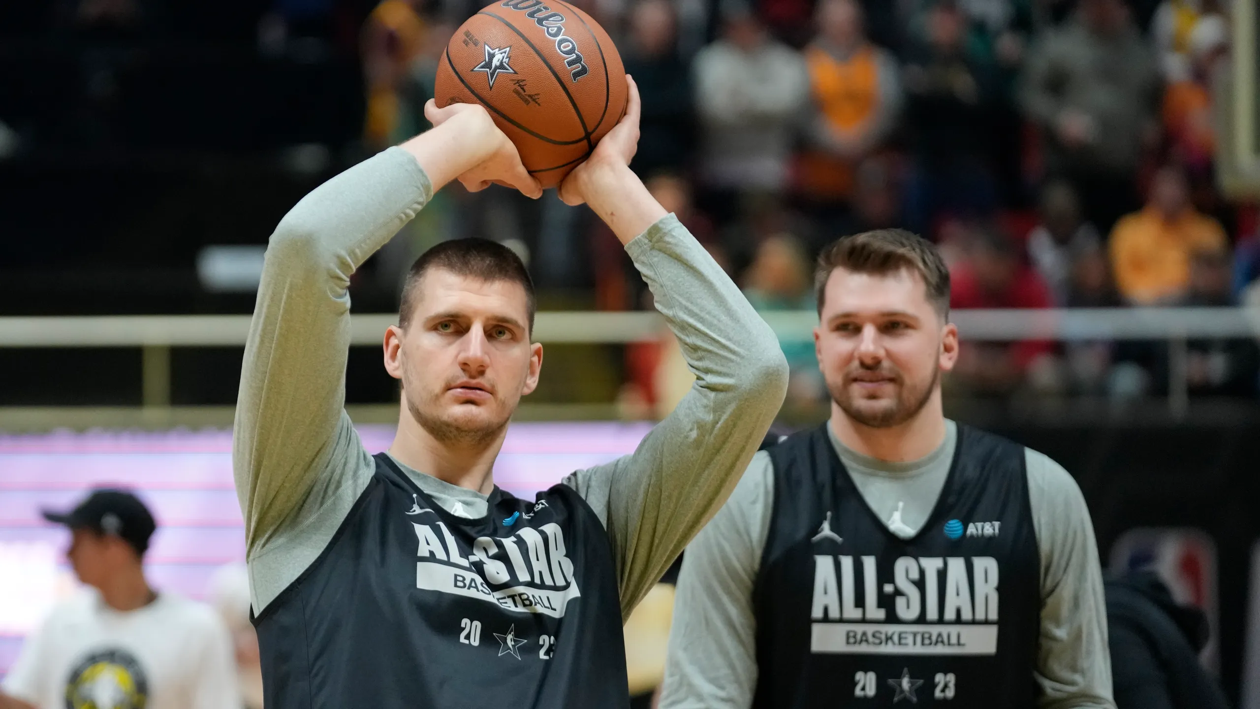 Nikola Jokic e Luka Doncic (Foto: AP Photo/Rick Bowmer)