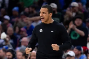 Mazzulla seguirá em Boston.