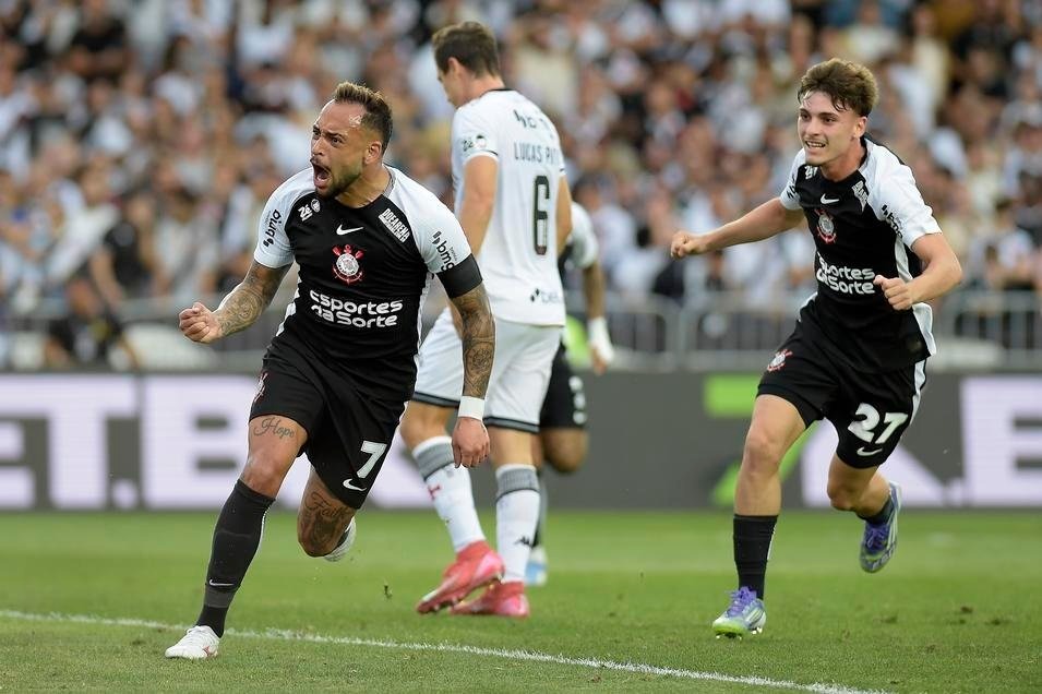 Maycon comemora o gol na partida entre Vasco e Corinthians. Foto: Dhavid Normando/Gazeta Press — Reprodução.