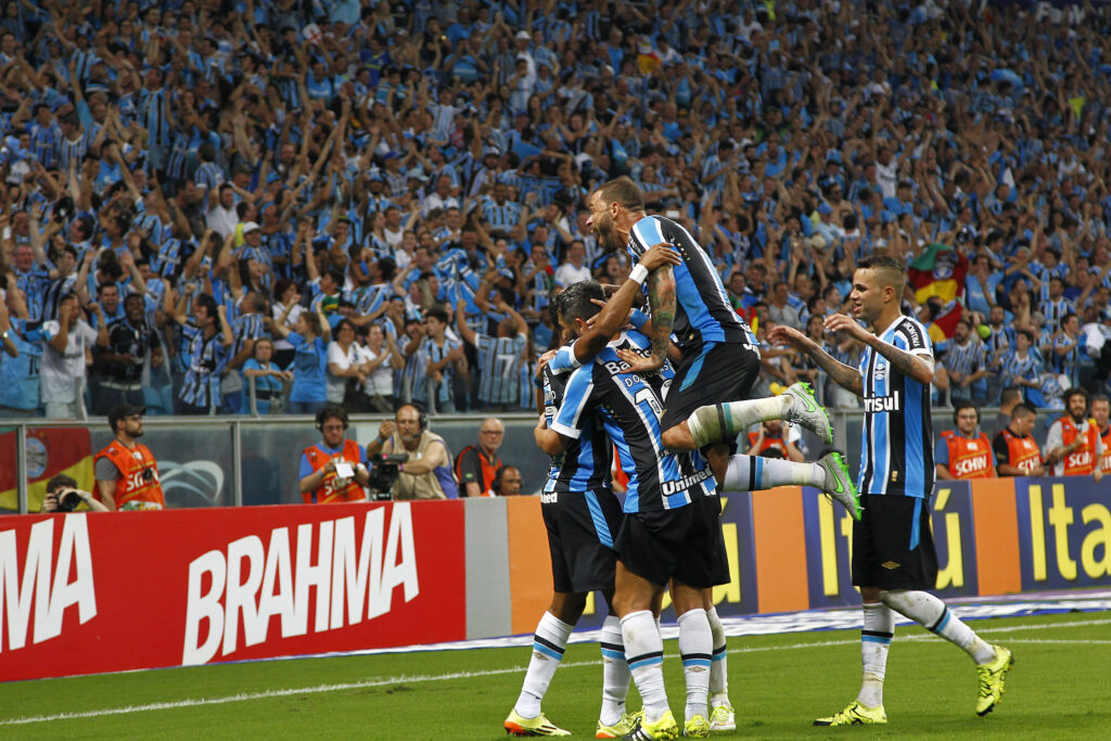 Grêmio faz 5 a 0 no "Grenal do fato novo" 