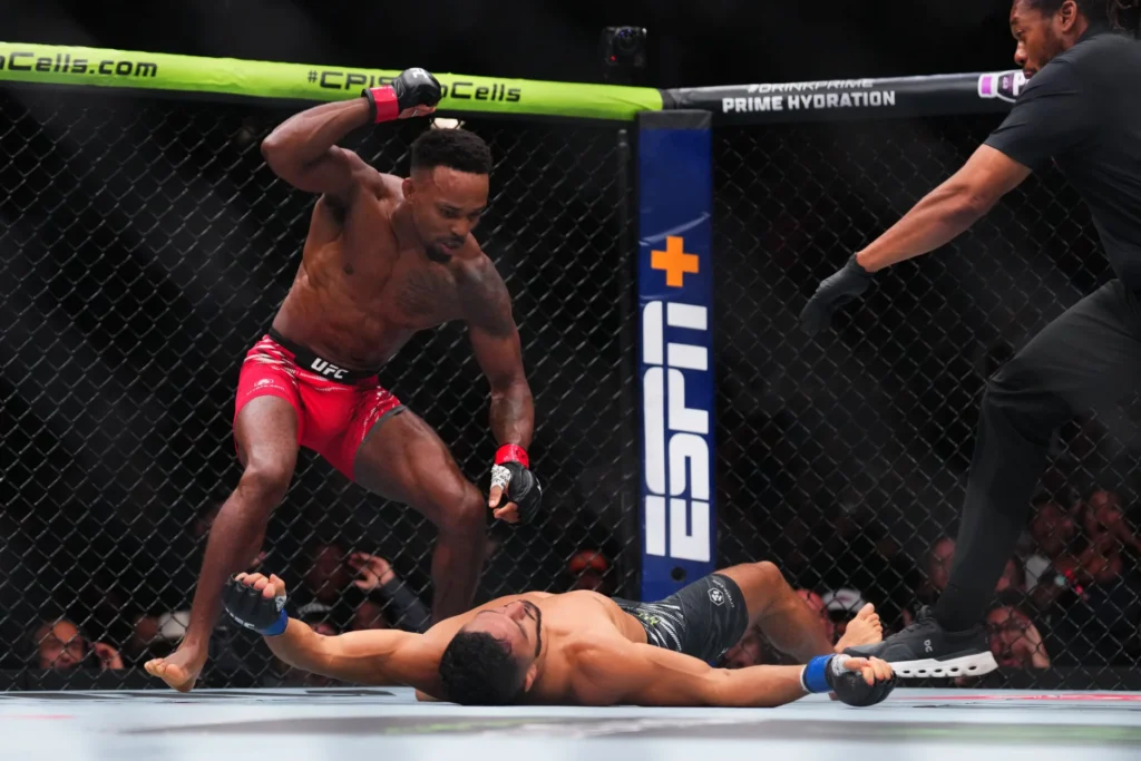 UFC 319: Lerone Murphy destruiu Aaron Pico