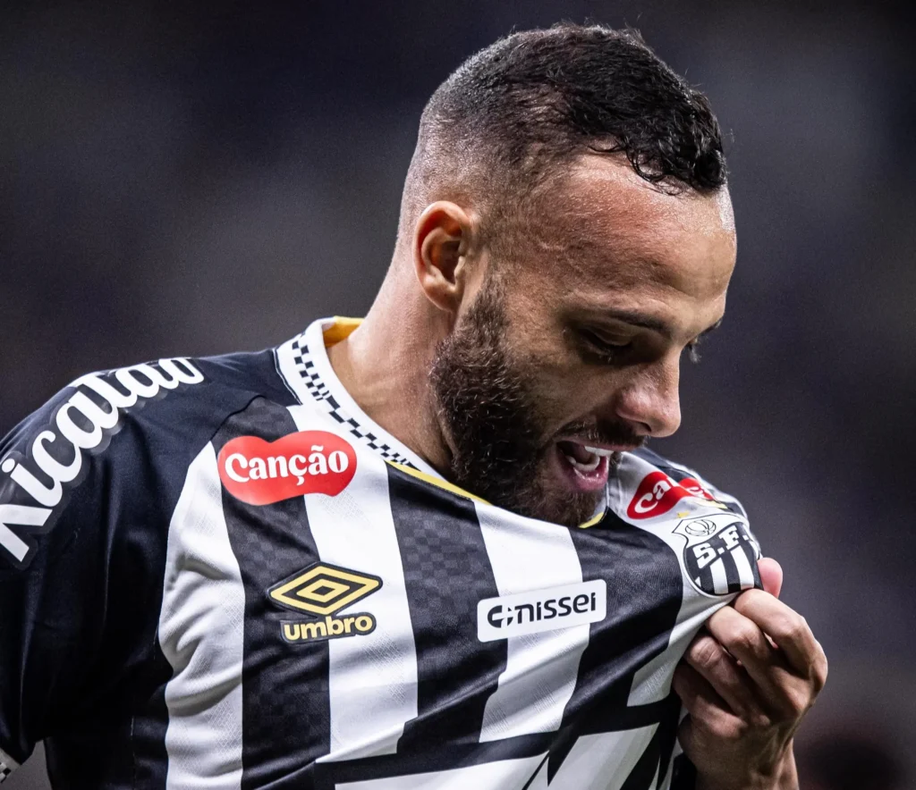 Guilherme comemora seu gol na vitória do Santos, por 2 a 1, contra o Cruzeiro, de virada