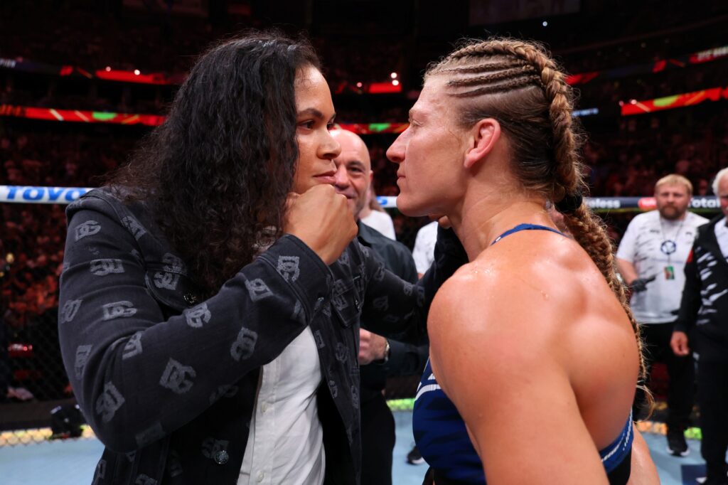 Amanda Nunes e Kayla Harrison em encarada que confirmou o duelo 
