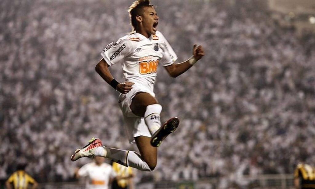Neymar comemora gol na final da Libertadores vencida pelo Santos contra o Peñarol