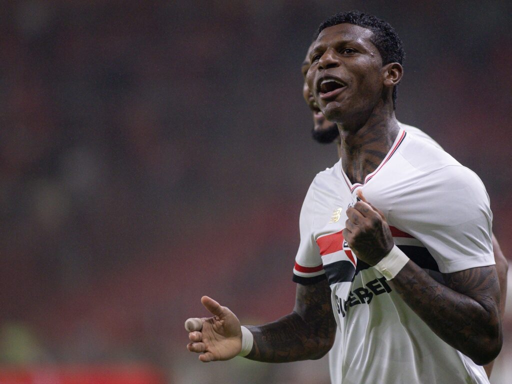 Arboleda comemora primeiro gol do São Paulo