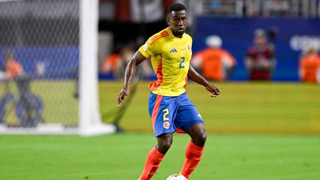 Carlos Cuesta em ação pela Seleção Colombiana