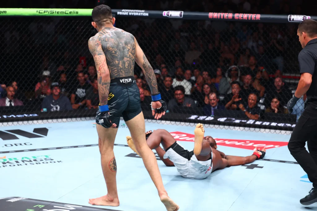 UFC 319: Carlos Prates consegue nocaute avassalador sobre Geoff Neal 
