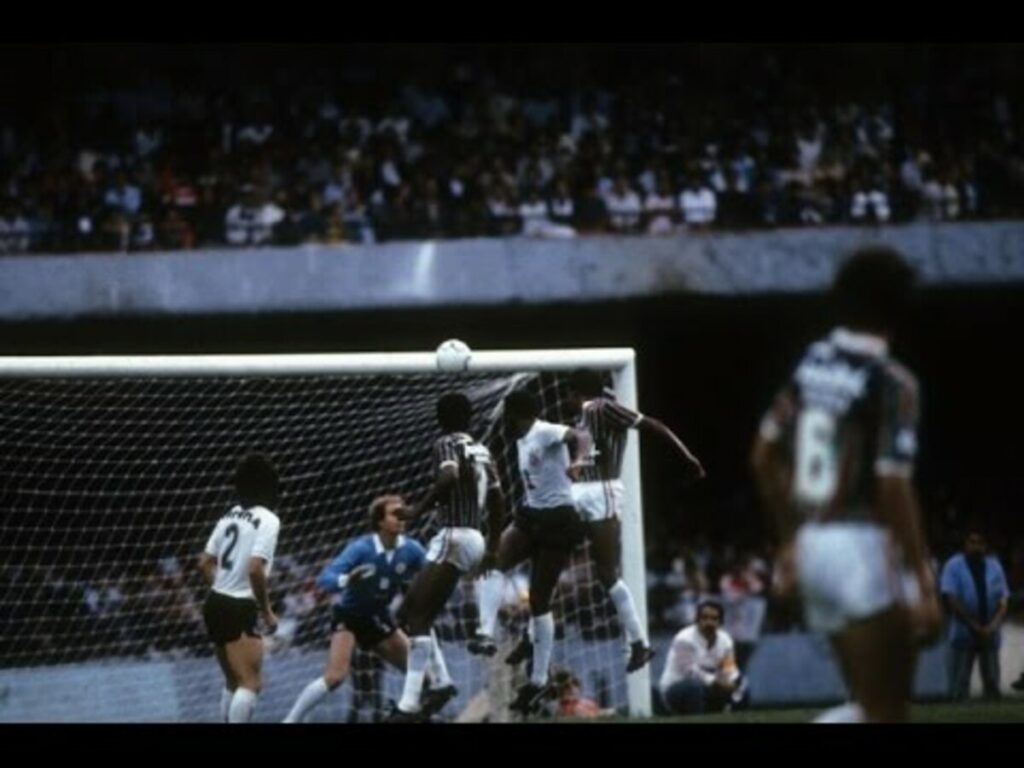 Assis fez o primeiro gol da vitória histórica do Fluminense contra o Corinthians no Morumbi 