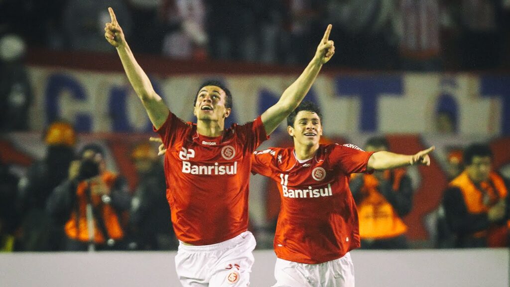 Leandro Damião e Giuliano fizeram dois dos três gols do Inter na final da Libertadores de 2010 contra o Chivas Guadalajara