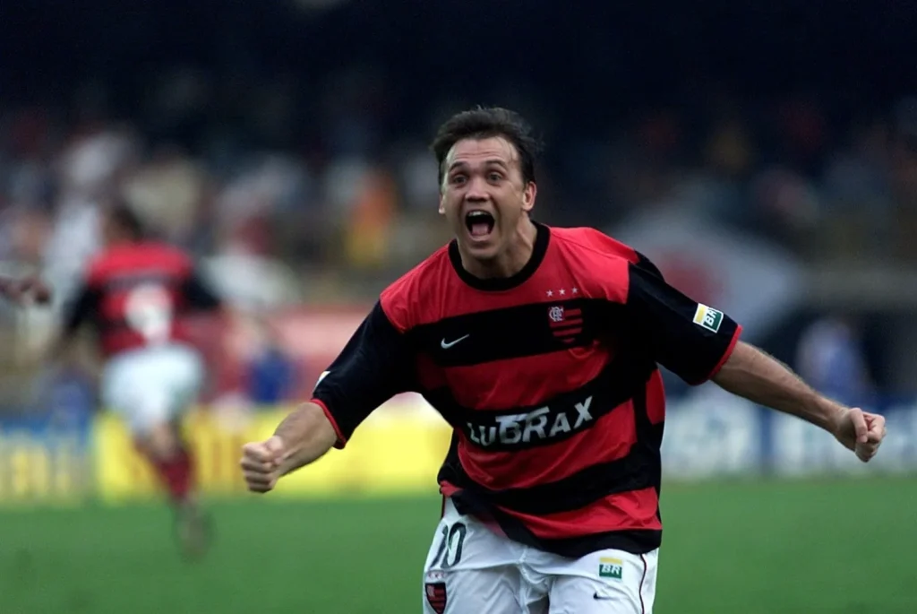 Petkovic comemora o gol de falta na final do Campeonato Carioca de 2001 que o transformou em lenda do Flamengo