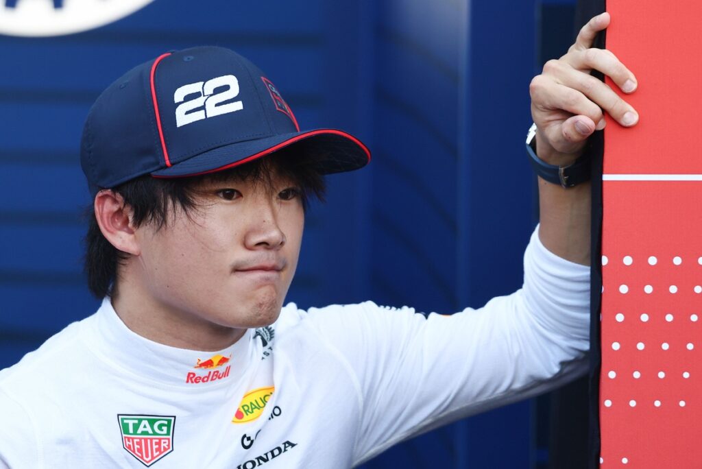 Yuki Tsunoda vem tendo um péssimo desempenho na F1 2025