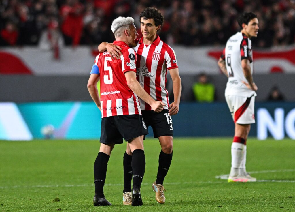 Benedetti colocou o Estudiantes na frente do Flamengo com o gol no final do primeiro tempo