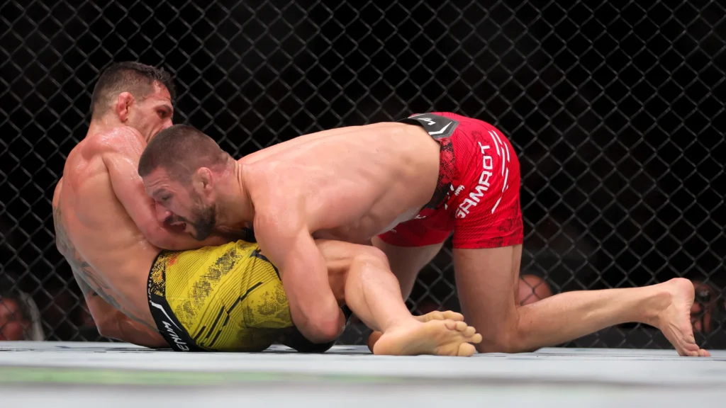 Mateusz Gamrot é um grappler de elite, mas Charles Oliveira é o maior finalizador da história do UFC 