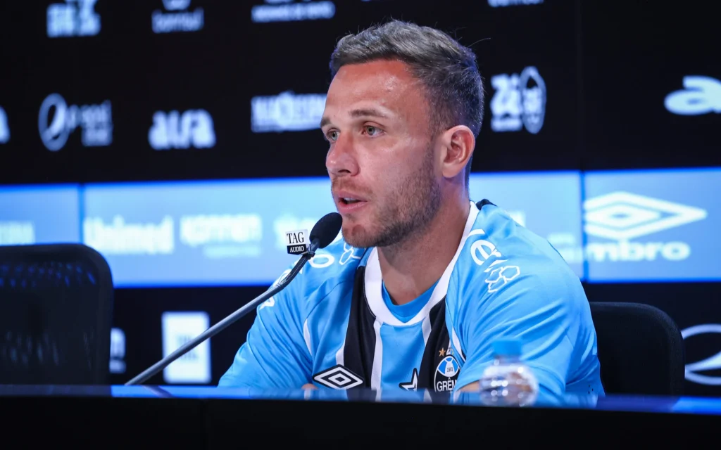 Arthur foi a principal contratação do Grêmio para a sequência da temporada