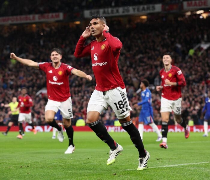 Apesar da expulsão, Casemiro marcou na volta ao time titular. Foto: Assim como Tosin, Chalobah foi muito criticado pela atuação contra o Bayern. Foto: Alex Livesey/Getty Images — Reprodução.