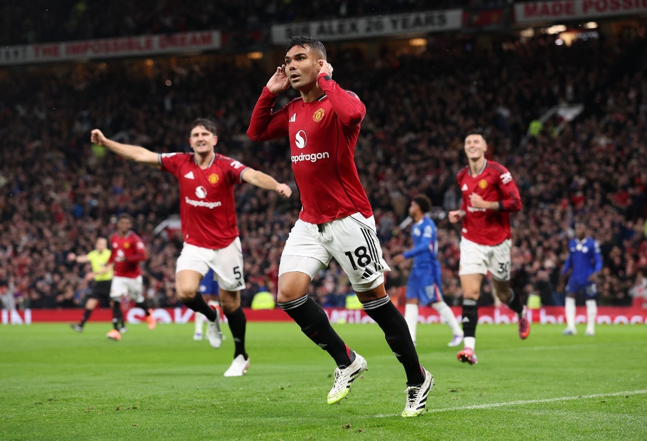 Apesar da expulsão, Casemiro marcou na volta ao time titular. Foto: Assim como Tosin, Chalobah foi muito criticado pela atuação contra o Bayern. Foto: Alex Livesey/Getty Images — Reprodução.