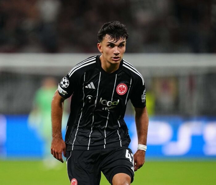Na estreia da Champions League, Can Uzun marcou um dos cinco gols do Frankfurt contra o Galatasaray. Foto: Ulrik Pedersen/NurPhoto/Getty Images — Reprodução.