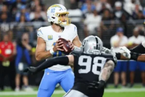 Chargers vence.
