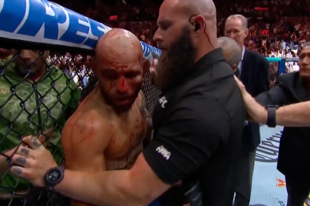 Diego Lopes deixou Jean Silva sem rumo e desfigurado na luta principal do Noche UFC 