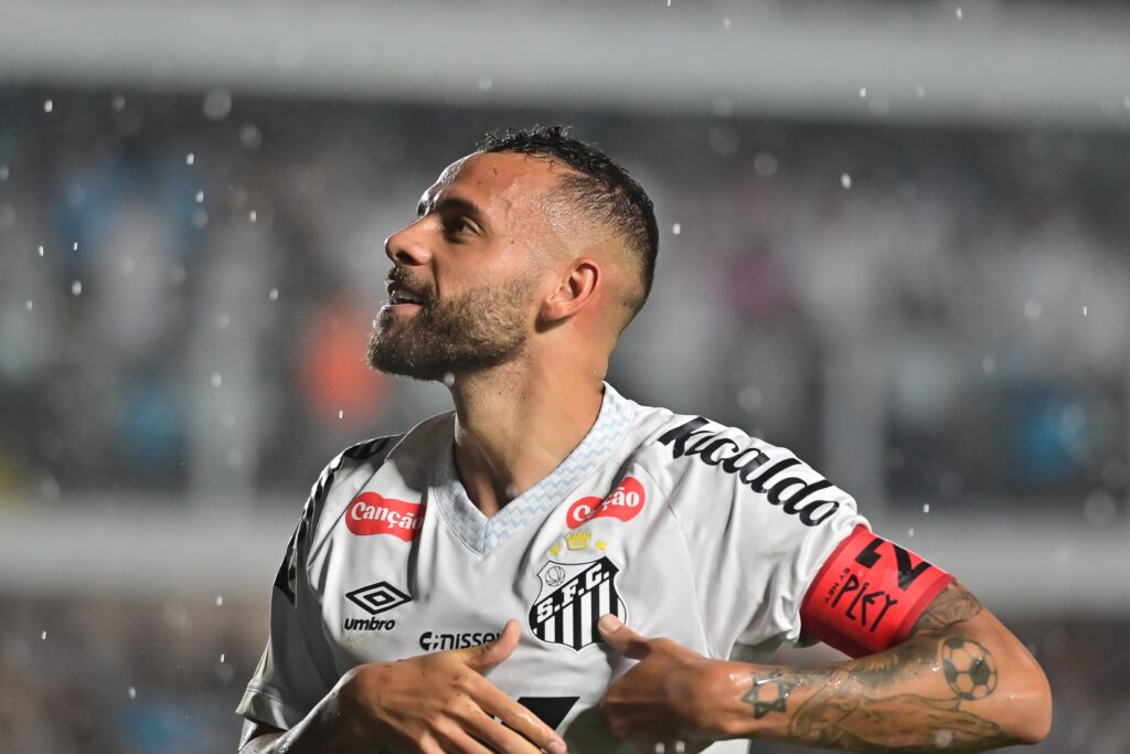 Guilherme faz o gol da vitória do Santos contra o São Paulo por 1 a 0 
