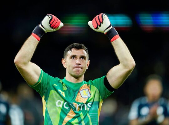 Emiliano Martinez, Aston Villa, Premier League Chelsea