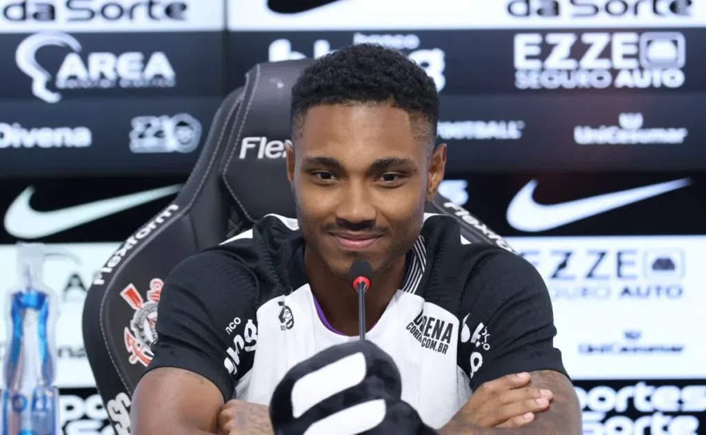 Vitinho foi a única contratação do Corinthians para a sequência da temporada