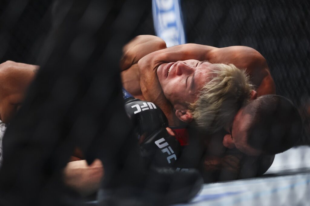 Kai Asakura, em sua estreia no UFC, foi finalizado por Alexandre Pantoja
