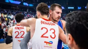 EuroBasket em fase decisiva.