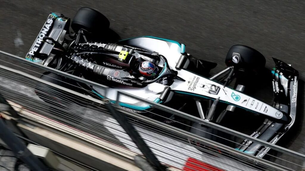 Kimi Antonelli terminou em quarto lugar no GP do Azerbaijão e somou pontos importantes para a Mercedes