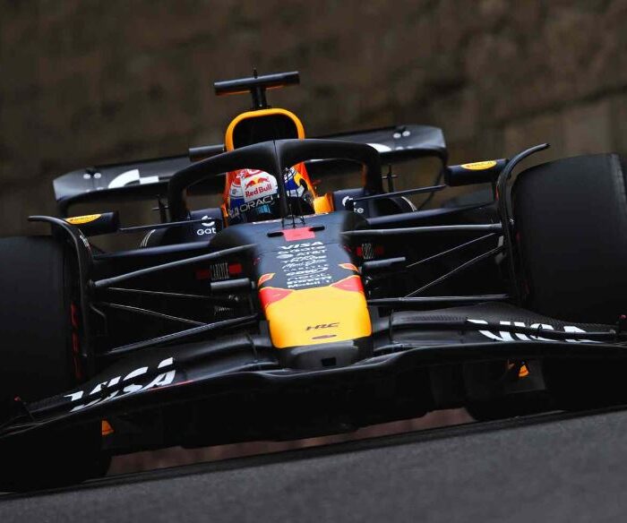 Verstappen F1 Baku Fordd