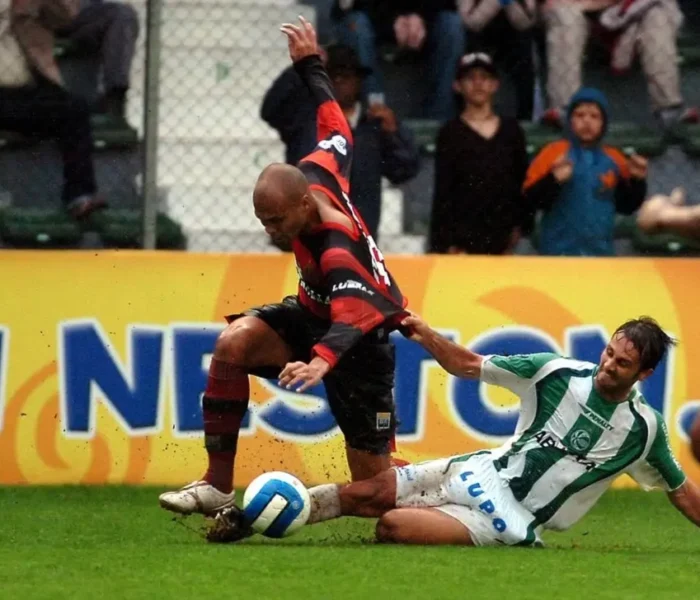Em 2007, Flamengo e Juventude empataram em 2 a 2. Os gols do 'Ju' foram marcados por Vanzini e Tiago Cavalcanti, enquanto Léo Moura e Leonardo fizeram para o 'Fla'. Foto: Juan Barbosa/RBS/Gazeta Press — Reprodução.