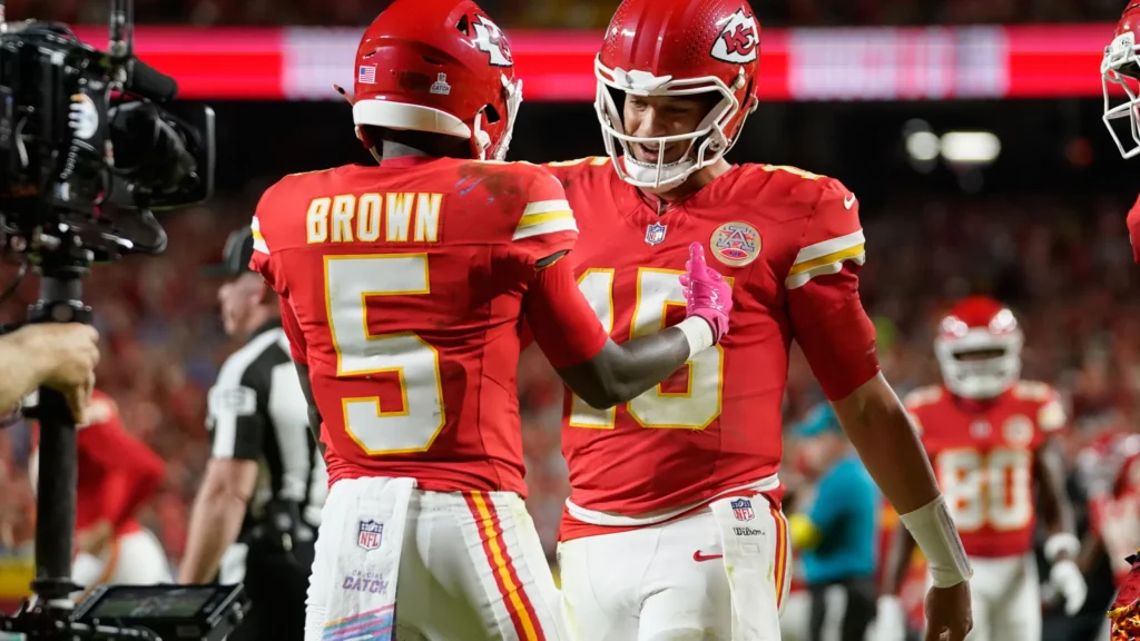 Hollywood Brown anota touchdown que fez o Kansas City Chiefs abrir 10 pontos de vantagem sobre o Detroit Lions