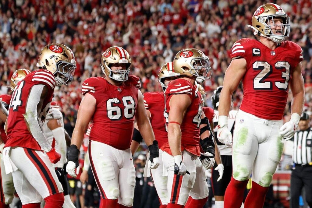 Christian McCaffrey colocou os 49ers na frente para não mais perderem a liderança na partida contra os Falcons