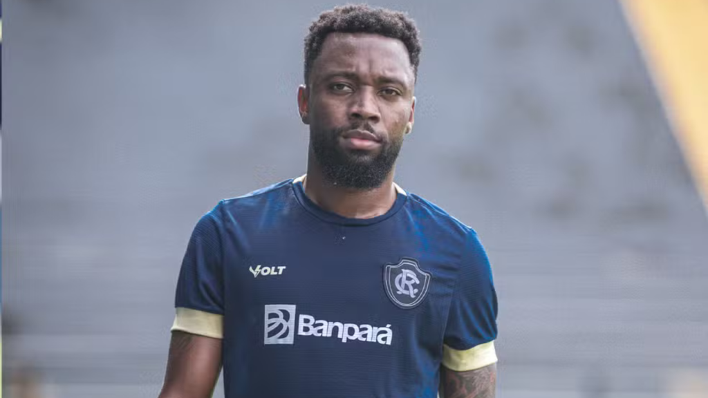 De acordo com o lateral esquerdo, Sávio, além do acesso para a Série B, é preciso apagar a má impressão deixada no início da temporada. Foto: Samara Miranda/Remo — Reprodução.