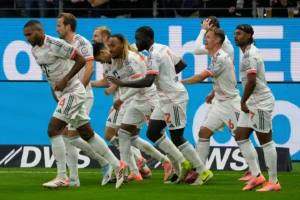 Bayern vence Frankfurt.