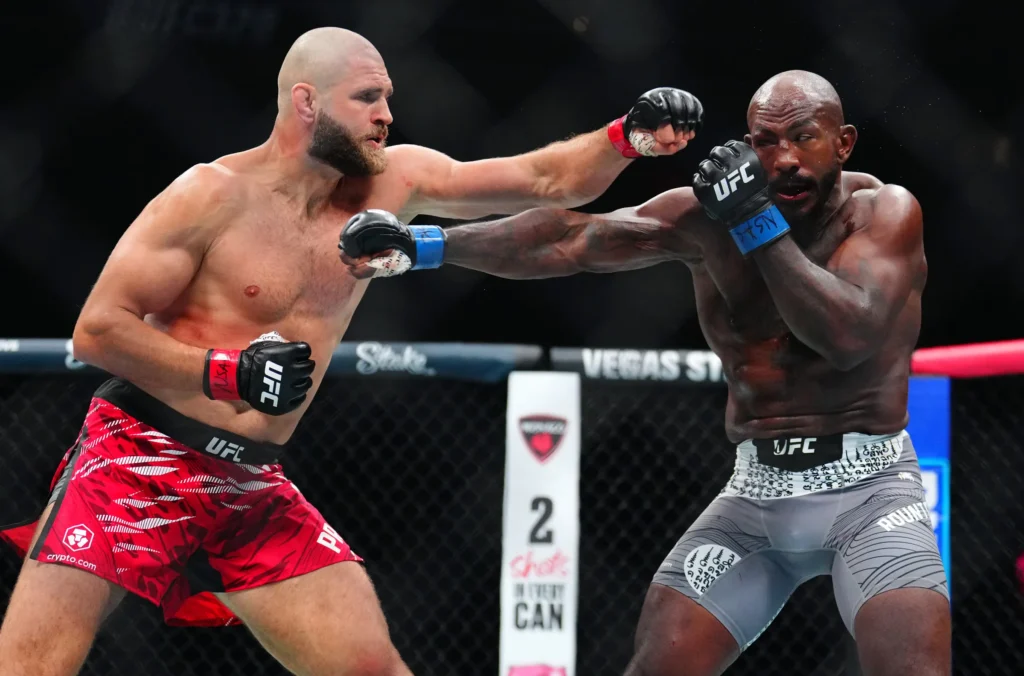 Jiri Prochazka fez uma luta espetacular diante de Khalil Rountree, nocauteando o oponente depois de perder os dois primeiros rounds