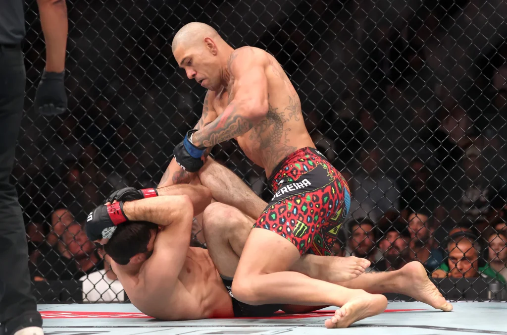 Alex Pereira é novamente o rei dos meio-pesados do UFC