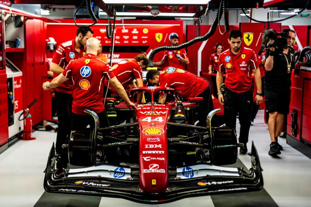 Hamilton tem esperança de um 2026 melhor para ele e para a Ferrari 