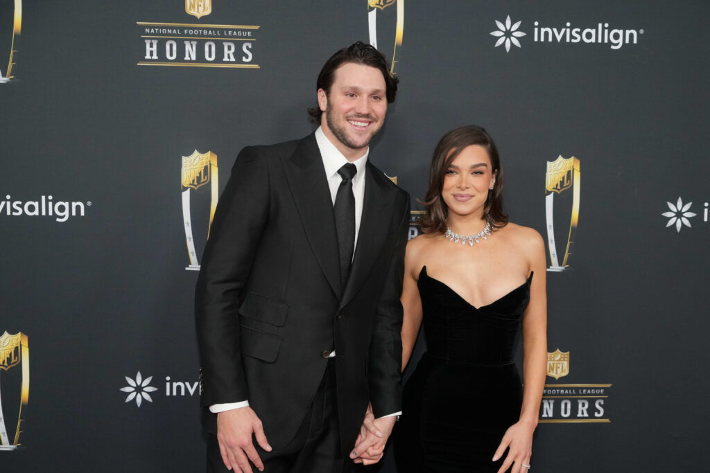 Josh Allen é casado com a indicada ao Oscar, Hailee Steinfield