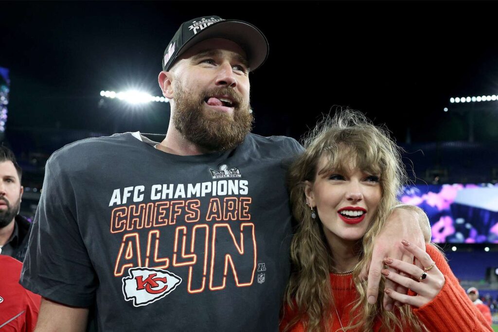 Travis Kelce e Taylor Swift formam o casal mais famoso do mundo da NFL