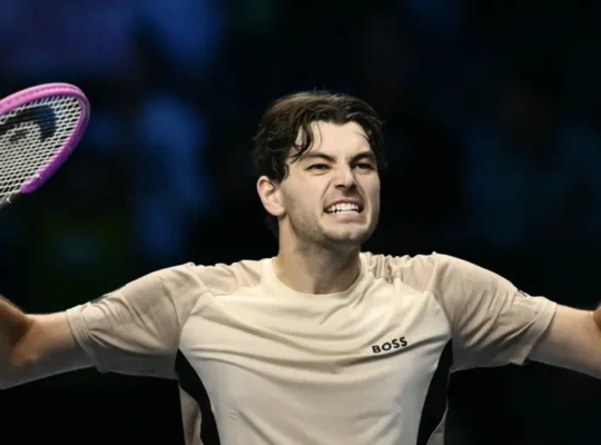 Saque Taylor Fritz ATP Finals 2025