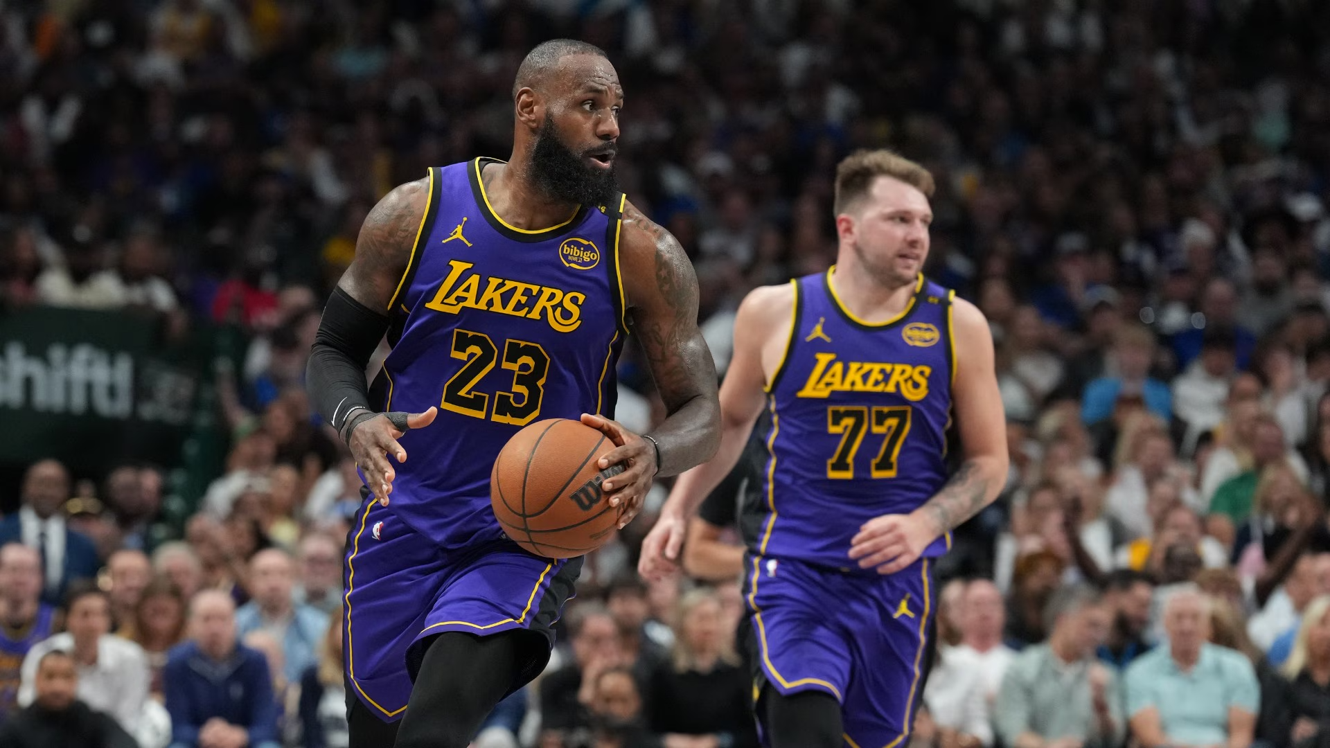 LeBron James e Luka Doncic (Foto: Getty Images)