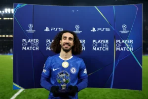 Cucurella foi o melhor jogador em campo no jogo contra o Barcelona. Foto: Chelsea FC/Reprodução.