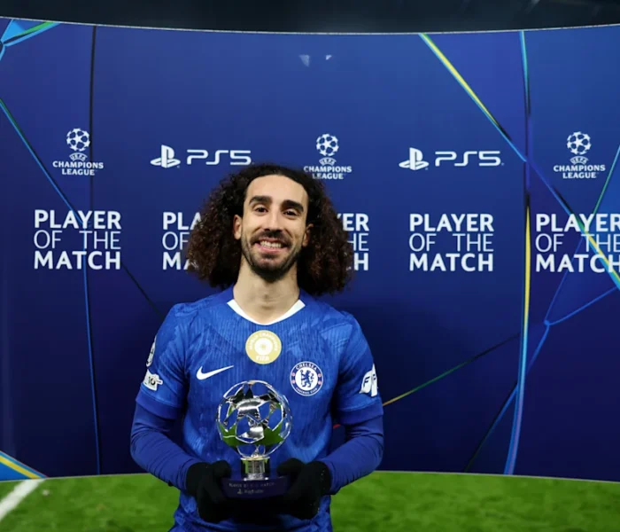 Cucurella foi o melhor jogador em campo no jogo contra o Barcelona. Foto: Chelsea FC/Reprodução.
