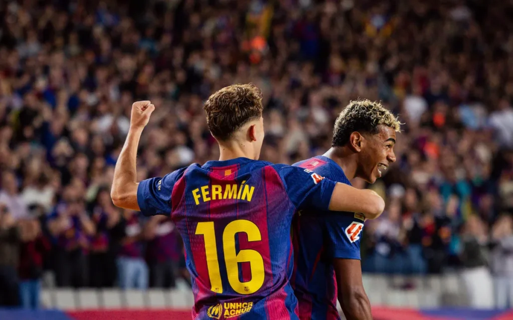 Fermín López e Lamine Yamal comemoram o gol do Barcelona. Foto: FC Barcelona/Site Oficial — Reprodução.