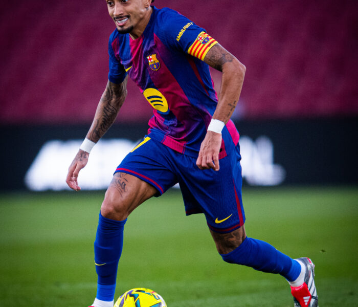 Raphinha deu duas assistências na partida entre Barcelona e Alavés