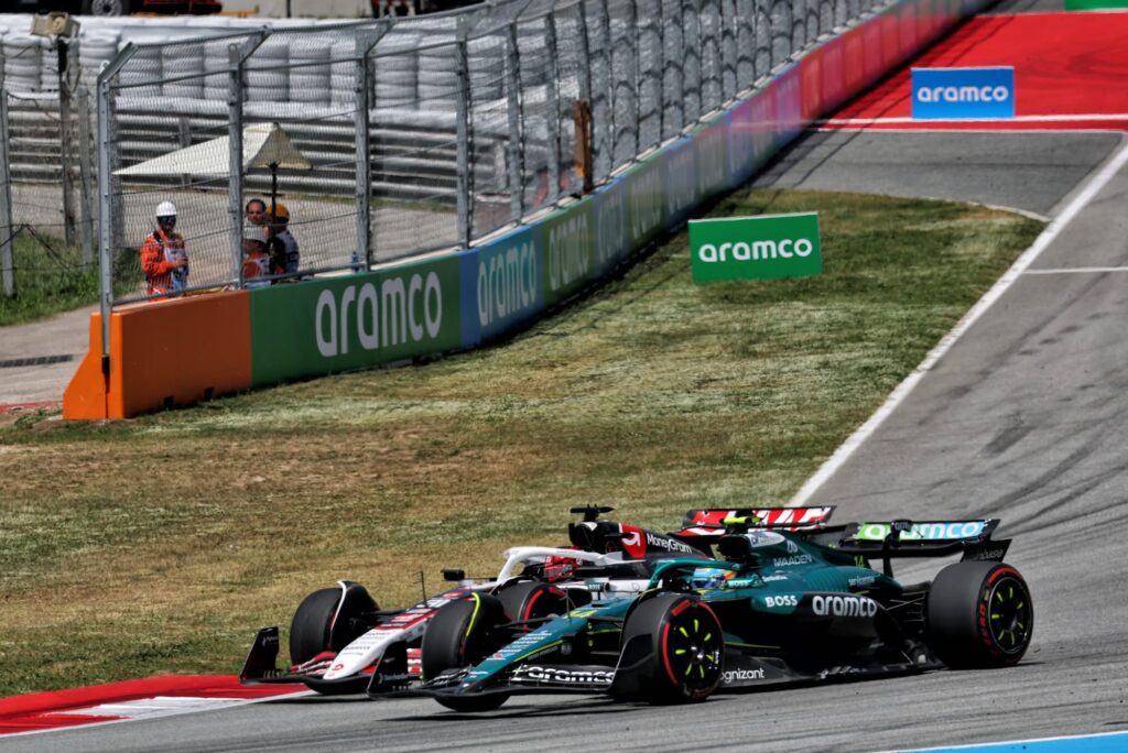 Fernando Alonso levanta dúvida importante sobre as ultrapassagens na F1 2026