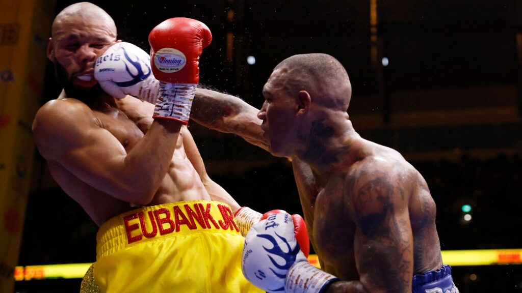 Conor Benn aplicou dois knockdown em Chris Eubank Jr no último assalto do combate que terminou com a vitória indiscutível dele 