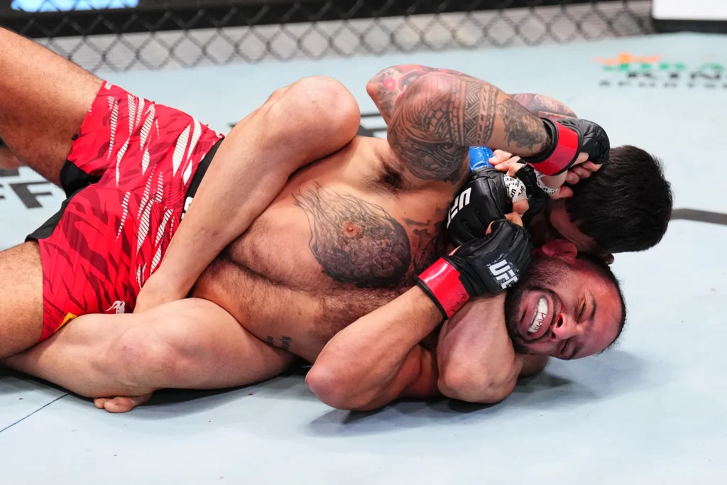 Isaac Dulgarian é finalizado por Yadier Del Valle, no UFC Vegas 110, em luta sob investigação de manipulação de resultados pelo FBI 